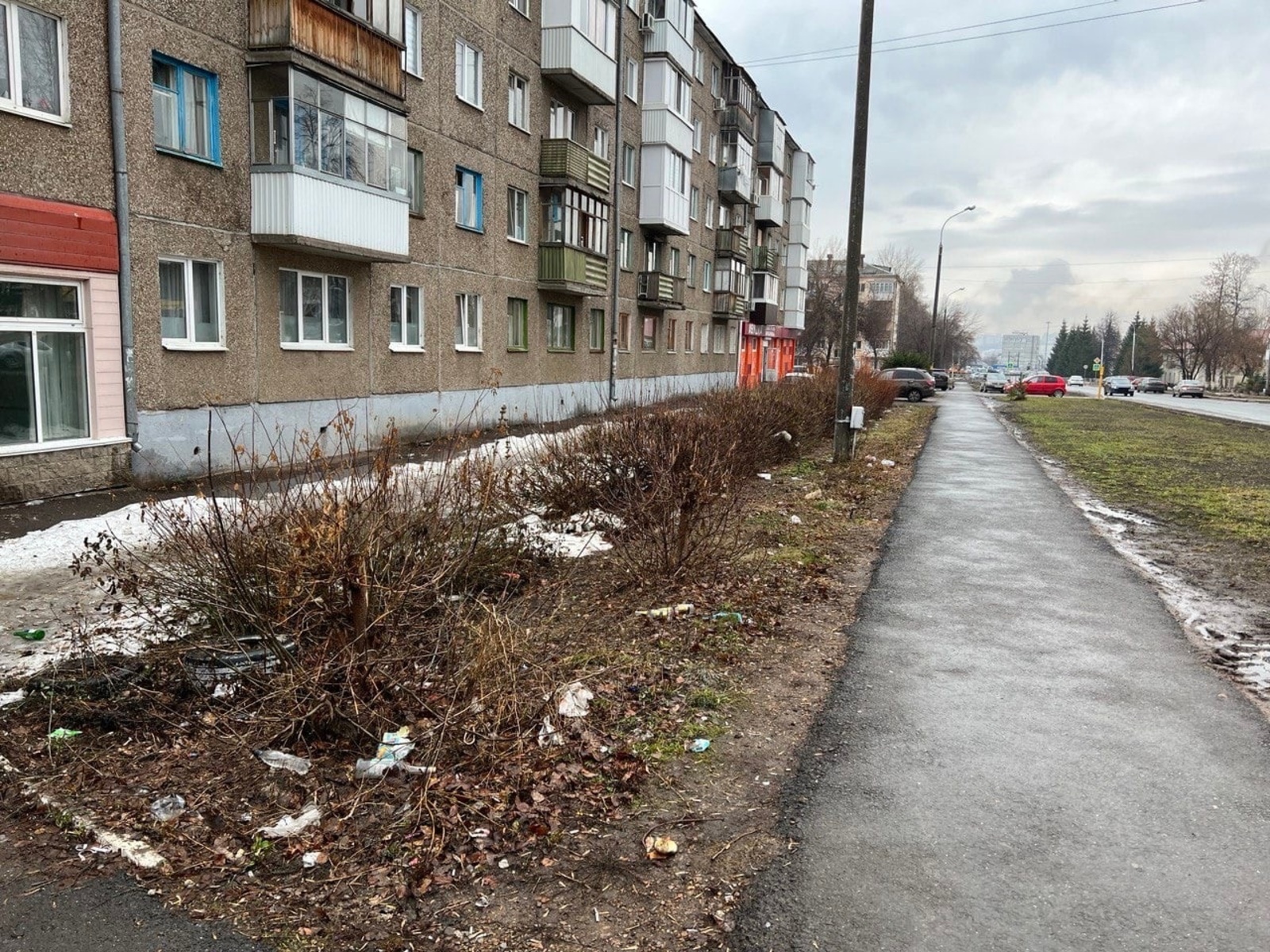 Мэр Уфы раскритиковал жителей Калининского района за мусор около дома