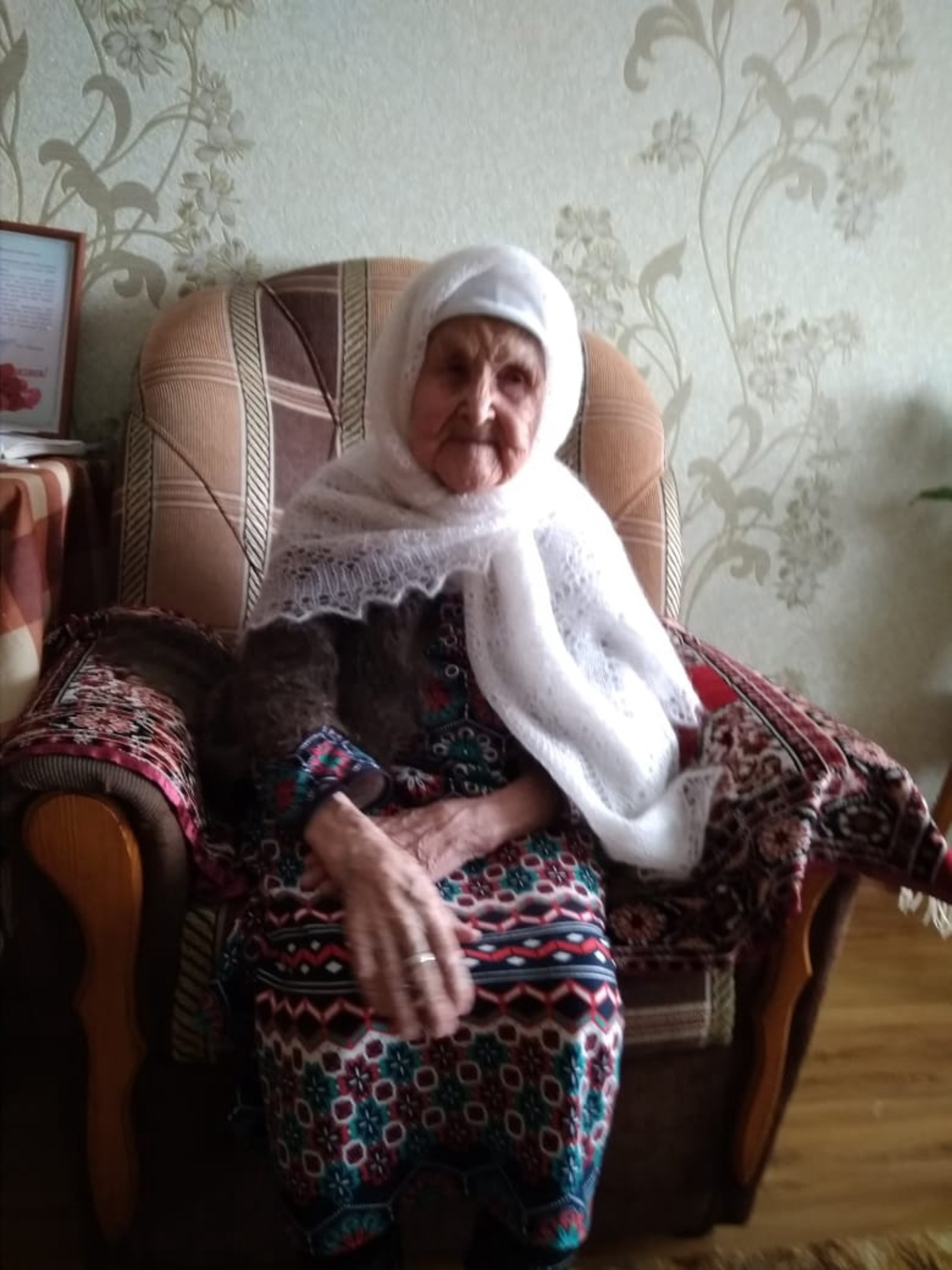 Глава Баймакского района поздравил с днём рождения местную долгожительницу