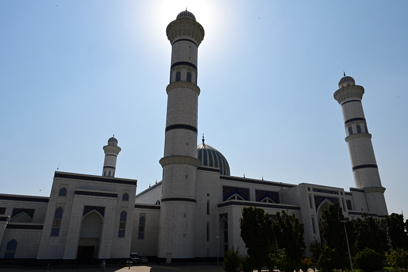 Глава Башкирии посетил в Душанбе одну из крупнейших мечетей Центральной Азии