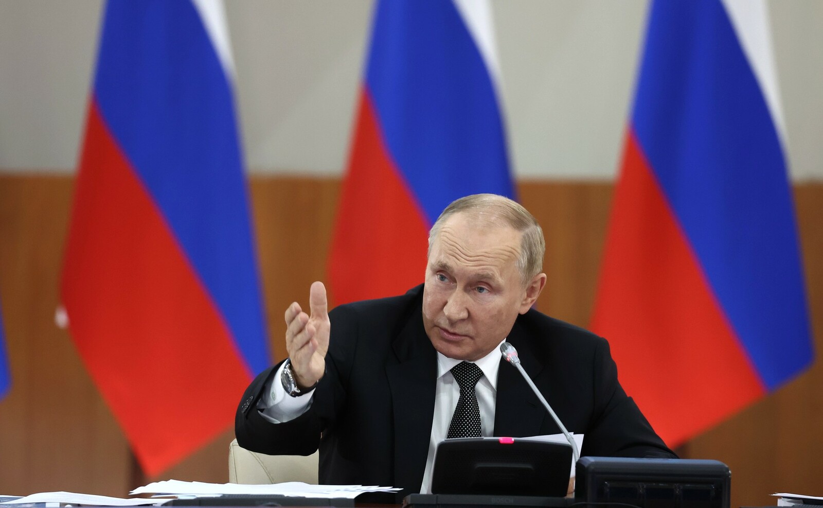 Путин объявил о выделении Дагестану пяти миллиардов рублей на реконструкцию дорожной сети