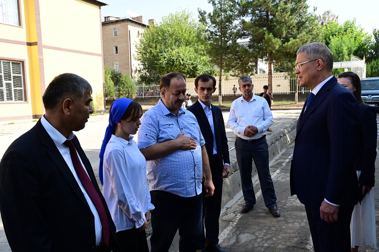 Радий Хабиров встретился с родными Ходжимурода Каландарова, спасшего детей в Уфе