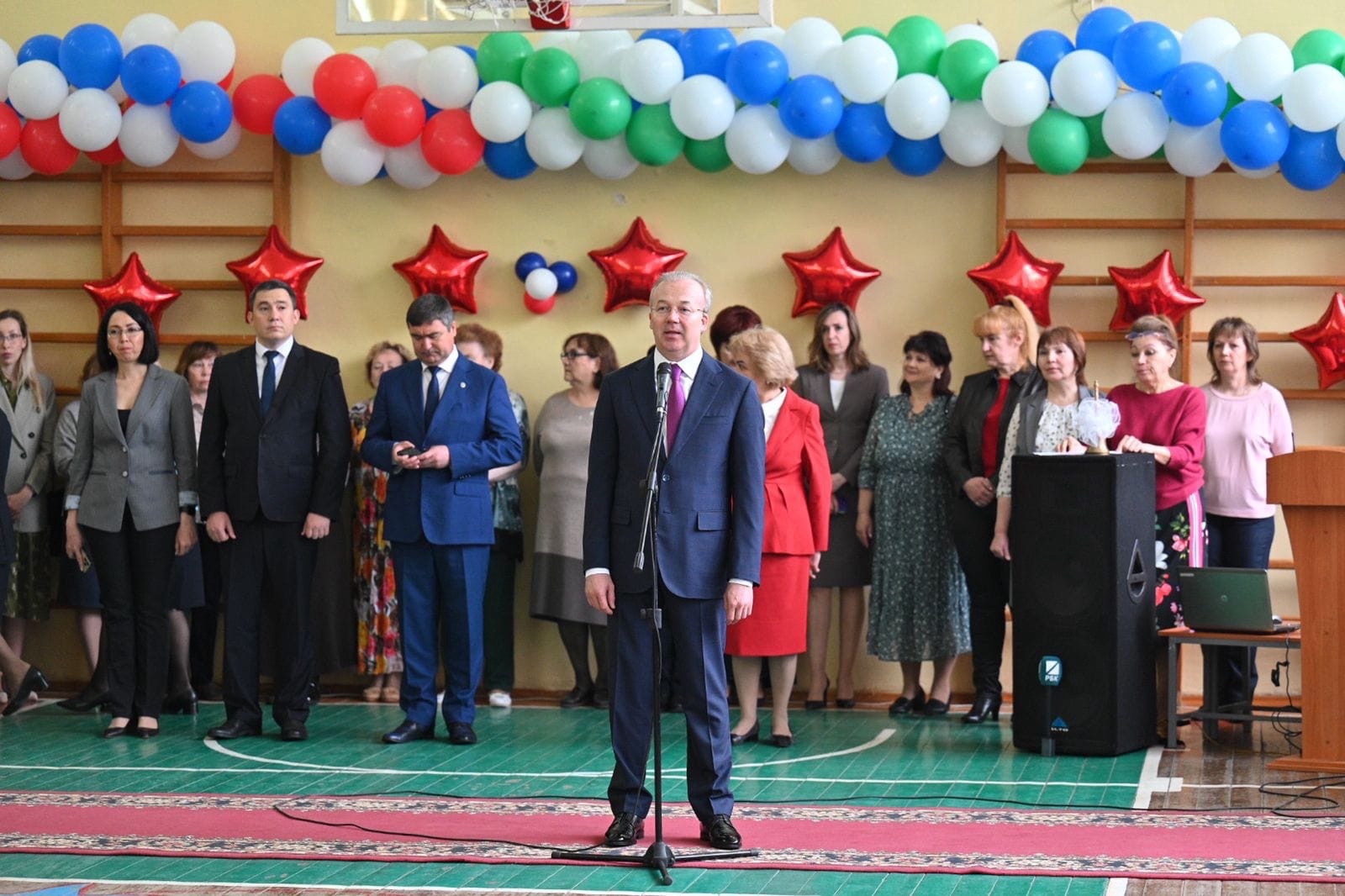 Премьер-министр Башкирии побывал на последнем звонке в лицее №5 Уфы