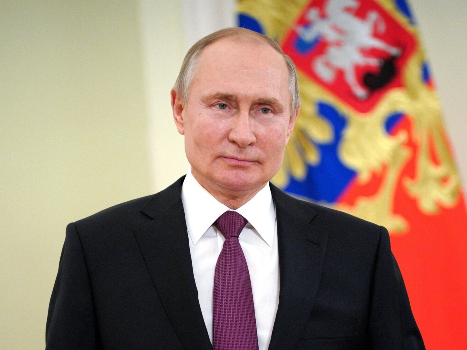 Путин поддержал идею создания в России службы помощи семье