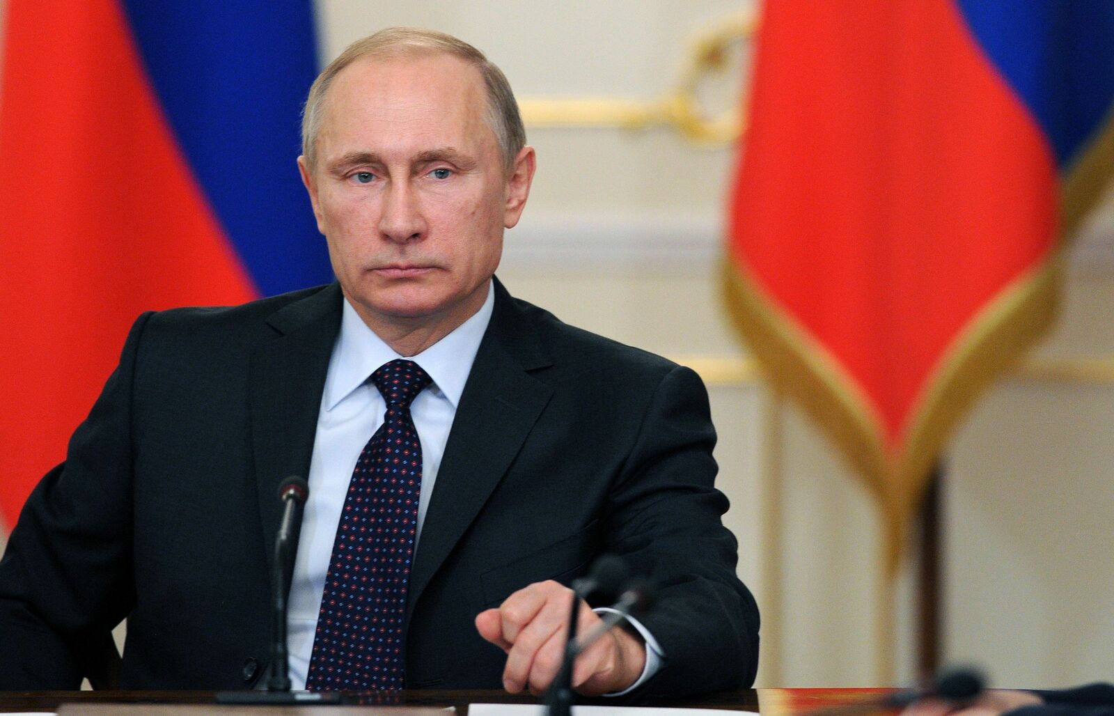 Путин сообщил о трёх десятках заболевших коронавирусом из его окружения