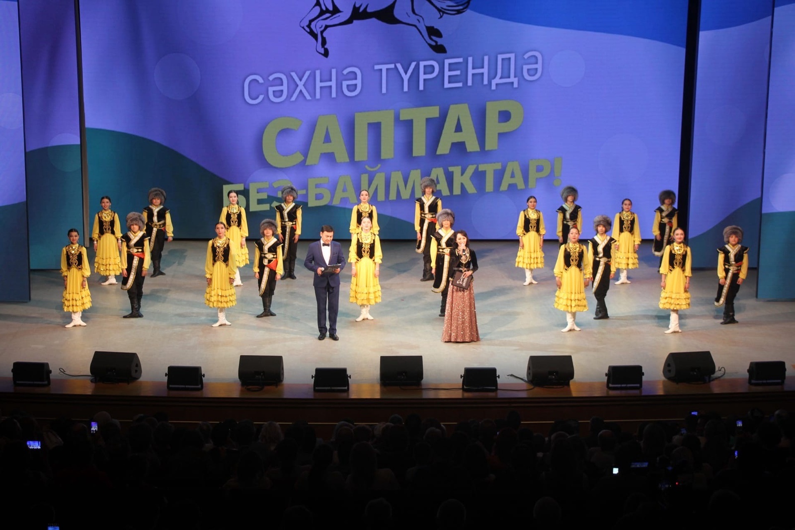 Первый вице-премьер Башкирии Азат Бадранов впечатлился танцевальным коллективом из Баймака