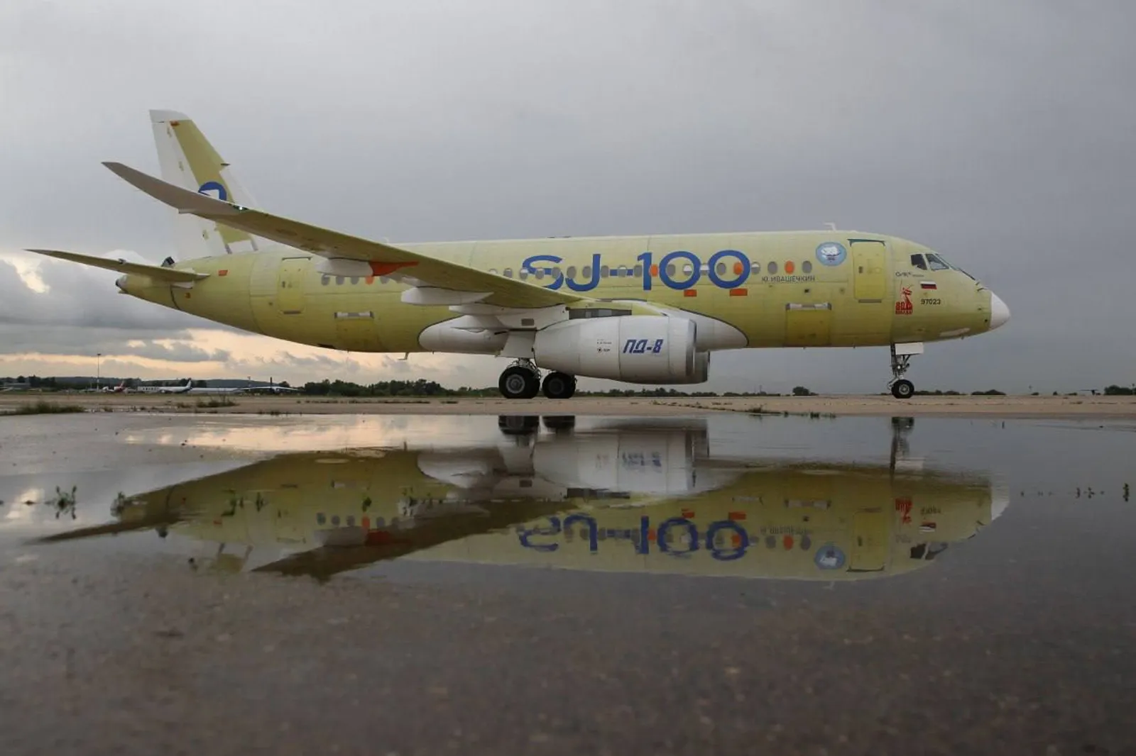 SSJ-100 с российскими моторами успешно испытан в длительном полете