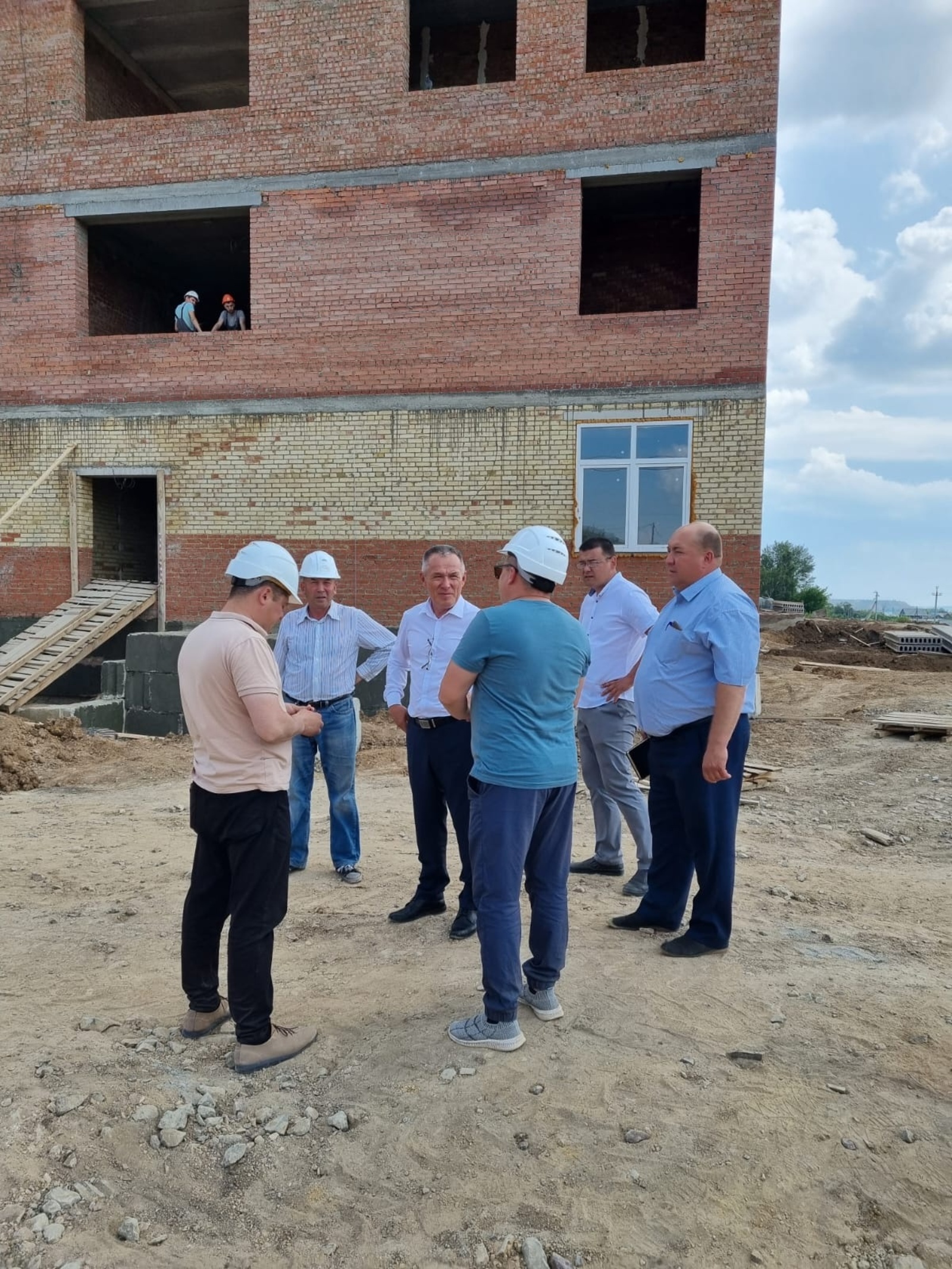 Глава Баймакского района рассказал о ходе строительства школы в селе Старый Сибай