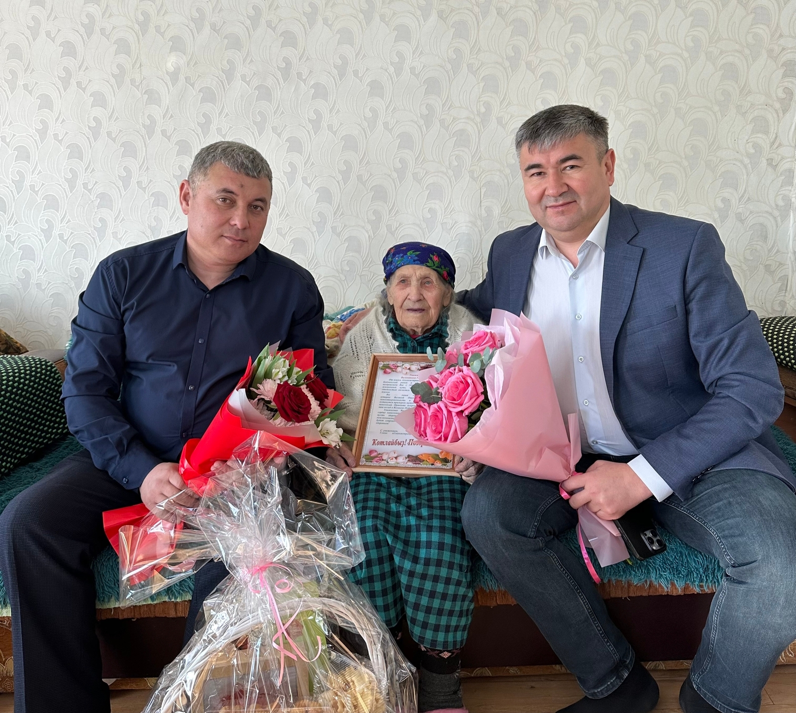 Глава Баймакского района поздравил единственного ветерана со 103-летием
