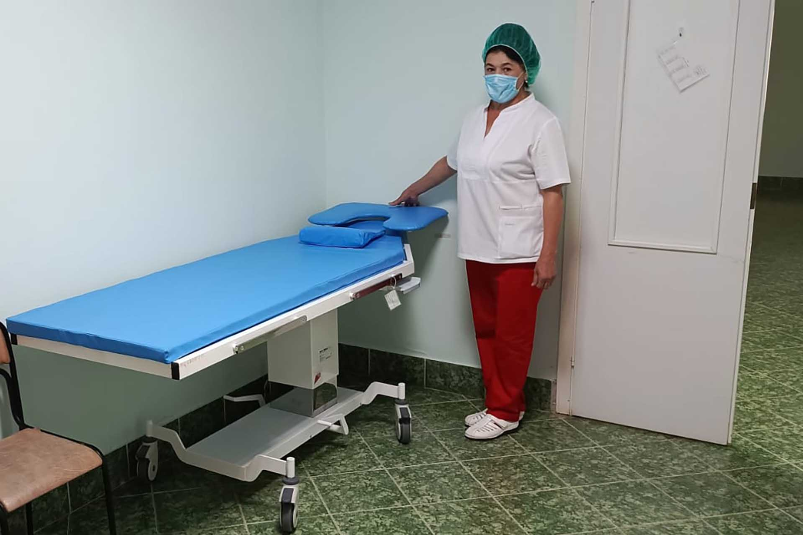 Аскаровские хирурги получили современные операционные столы