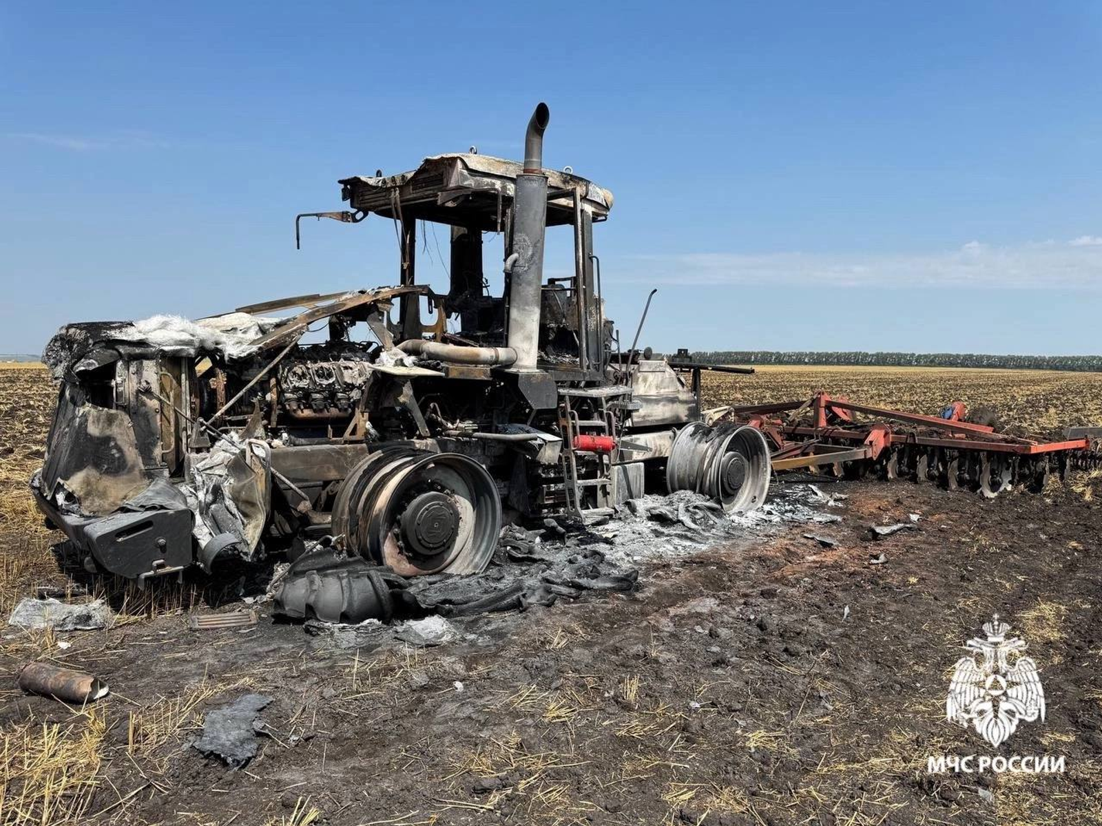 Трактор вспыхнул на пашне в Стерлитамакском районе