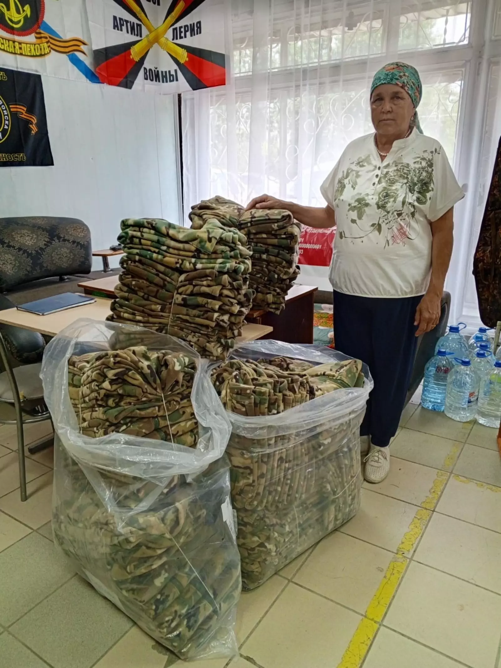 Жительница Баймакского района сшила 75 толстовок и жилеток для бойцов СВО
