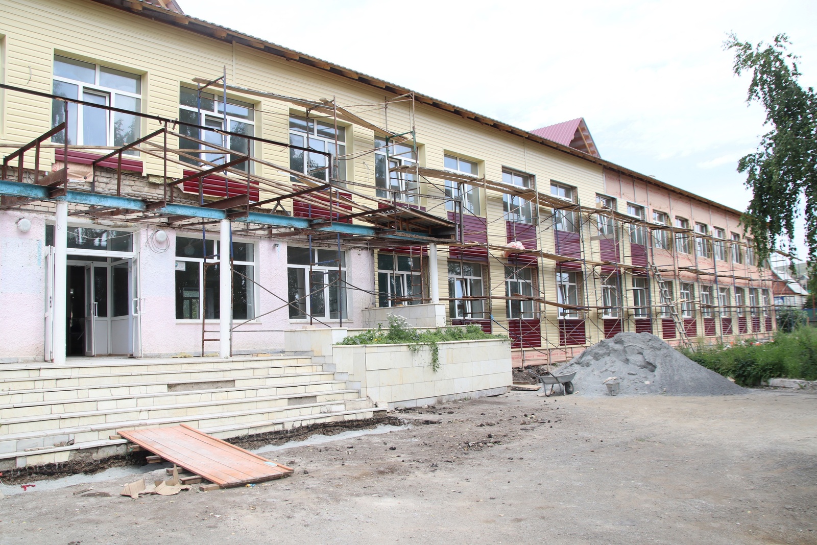 Фанис Аминев рассказал о ходе ремонта двух школ Баймакского района