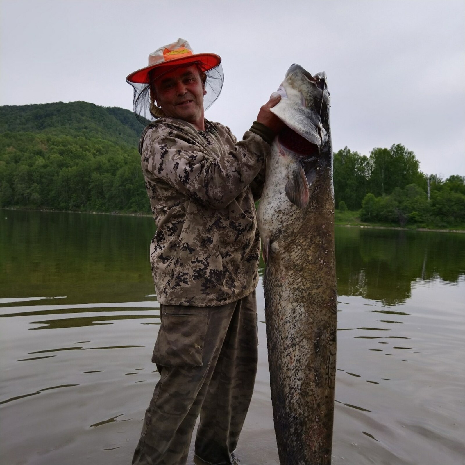 Житель Башкирии поймал рыбу-гиганта с помощью обычной удочки