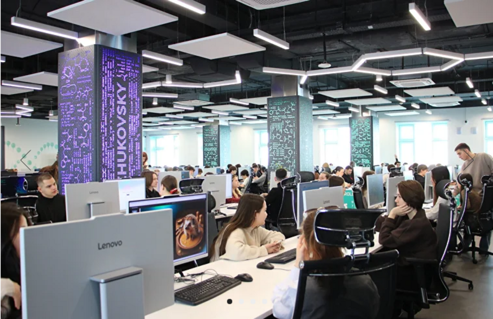 Лекторий НОЦ в Уфе собрал 200 студентов для обучения работе с GigaChat