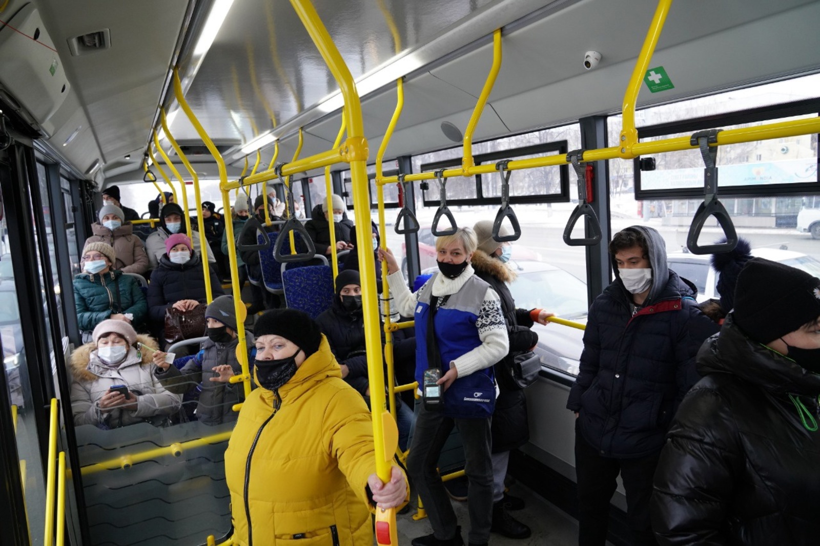 «Как шпроты в банке»: уфимцы пожаловались главе Башкирии на работу общественного транспорта