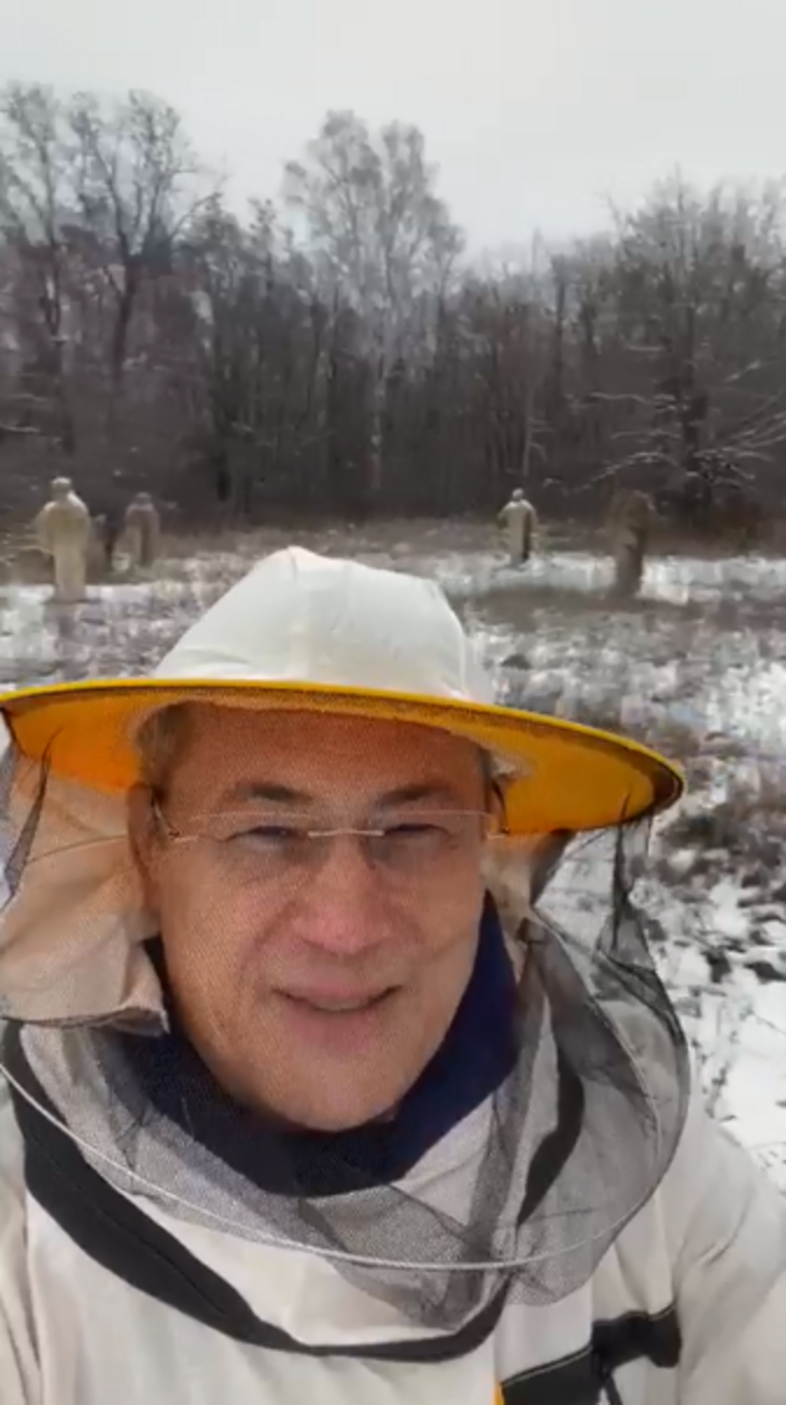 Радий Хабиров отправился добывать мед в геопарке Торатау