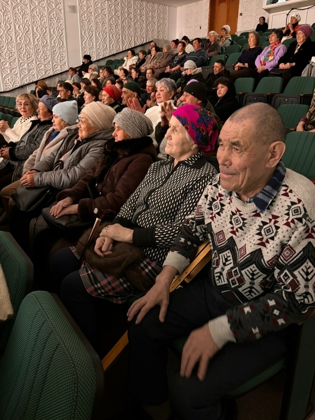 В Баймаке известный певец организовал концерт для семей погибших военных