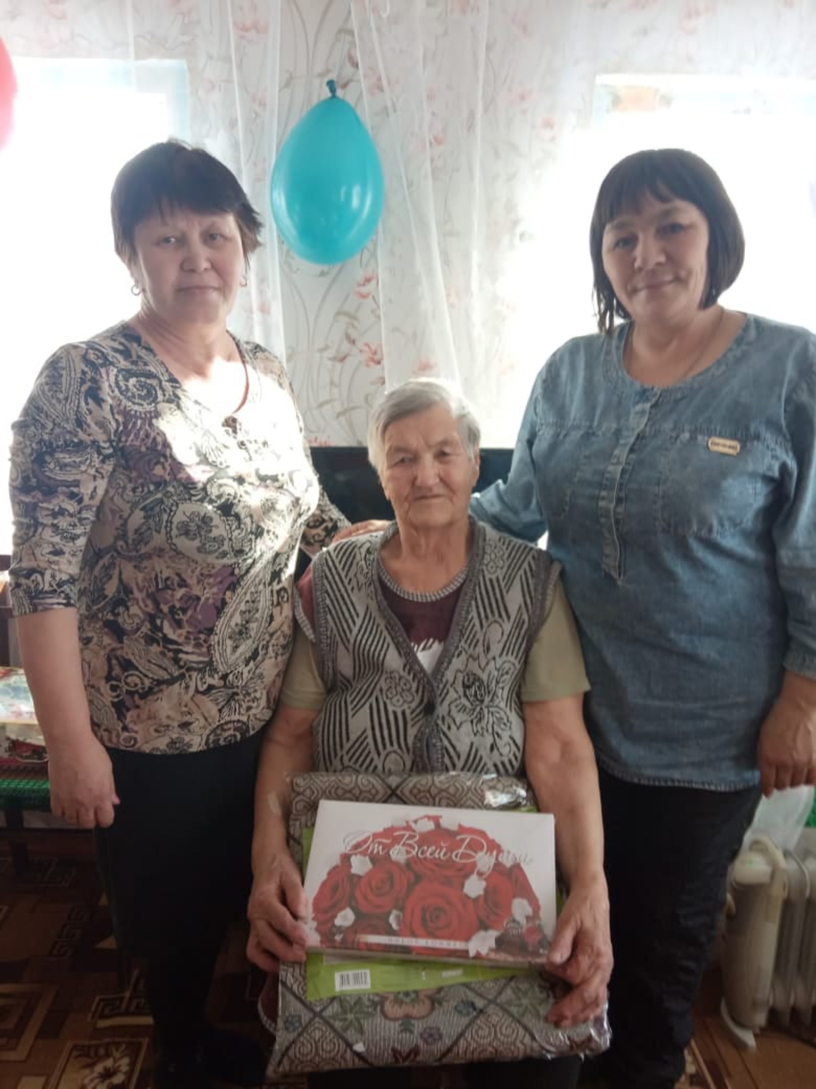 В Баймакском районе поздравили ветерана труда с 90-летием