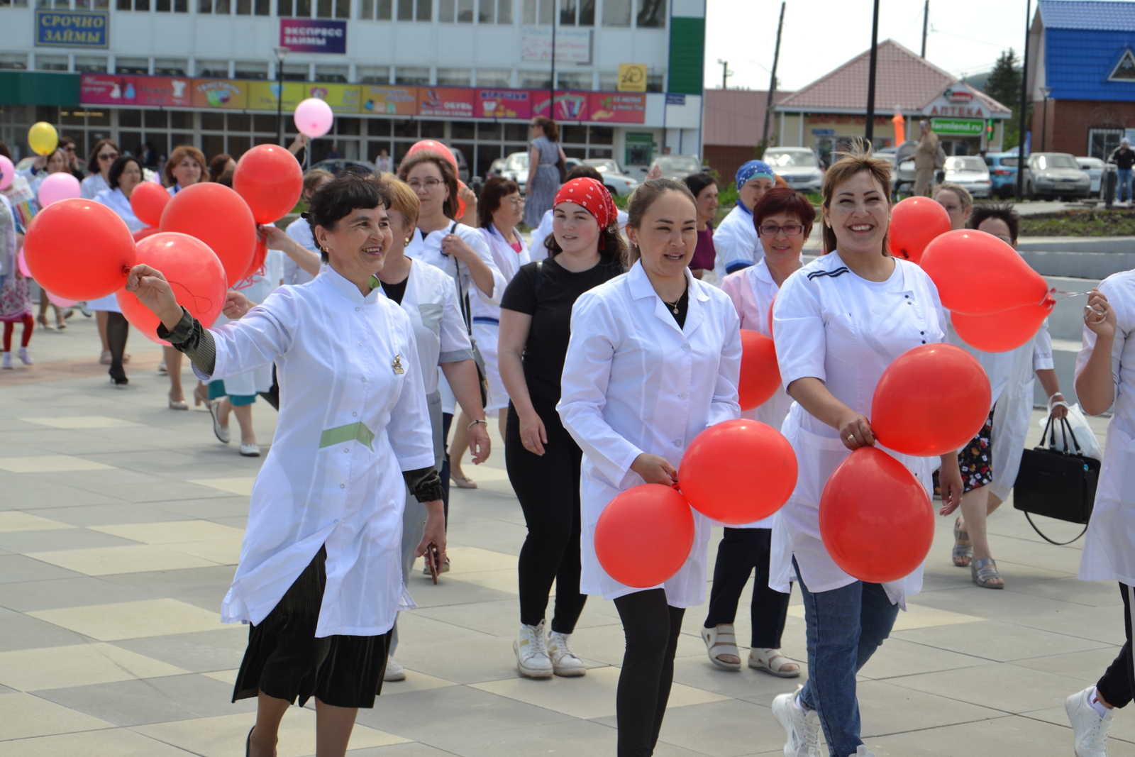 Радий Хабиров поздравил медиков Башкирии с их профессиональным праздником