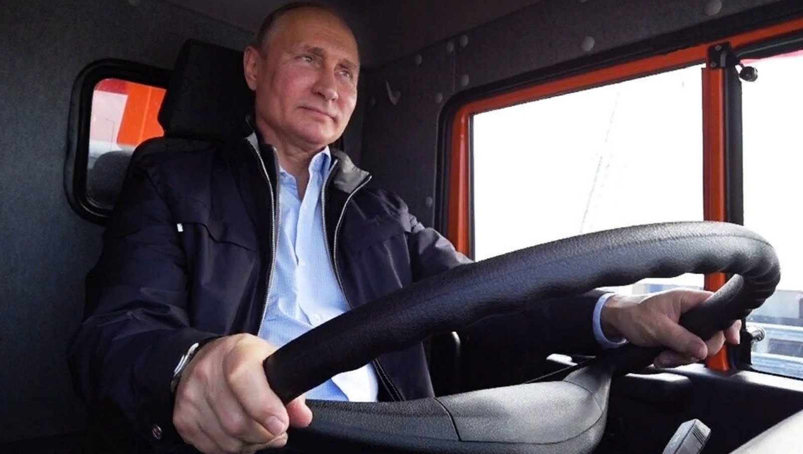 Путин поздравил работников и ветеранов автомобильного и городского пассажирского транспорта России с профессиональным праздником