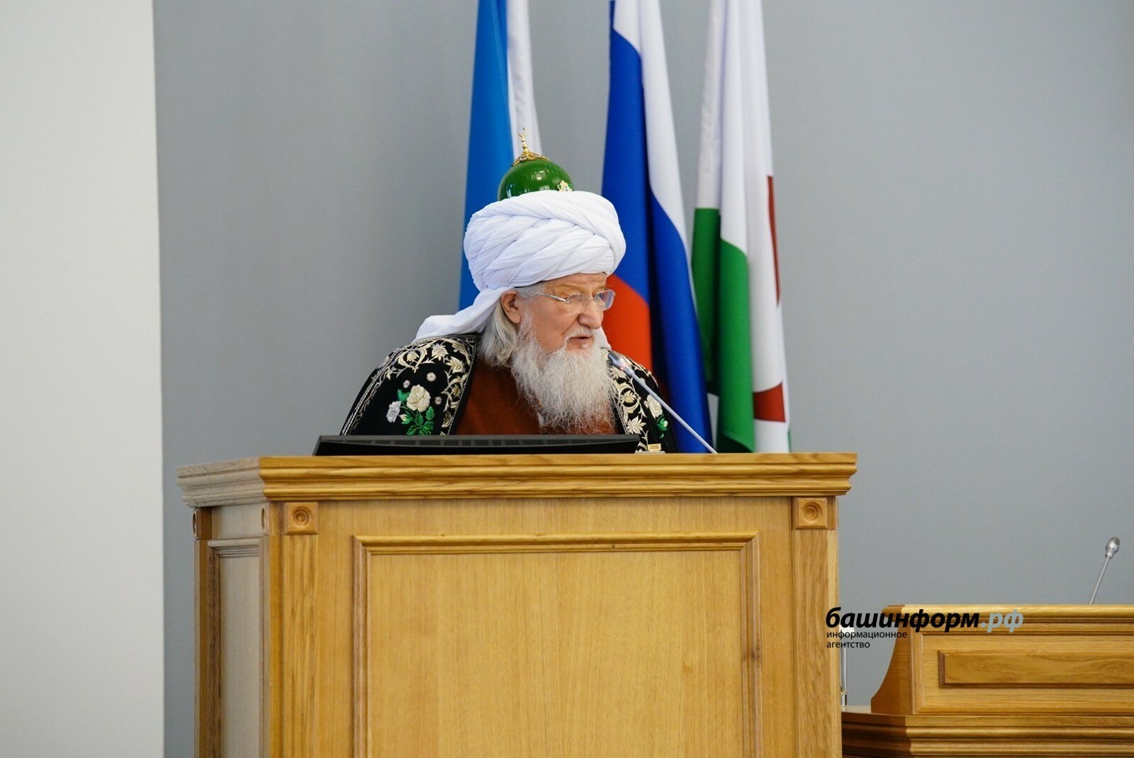 Верховный муфтий Талгат Таджуддин получил звание «Почетный гражданин Уфы»