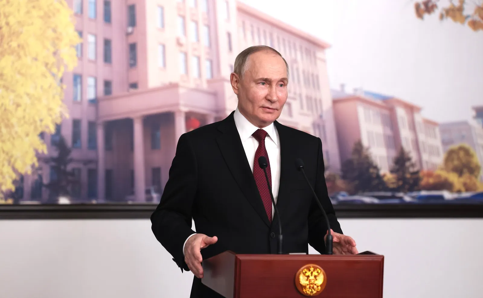 Путин рассказал, как смог увернуться от перевернувшегося мотоцикла