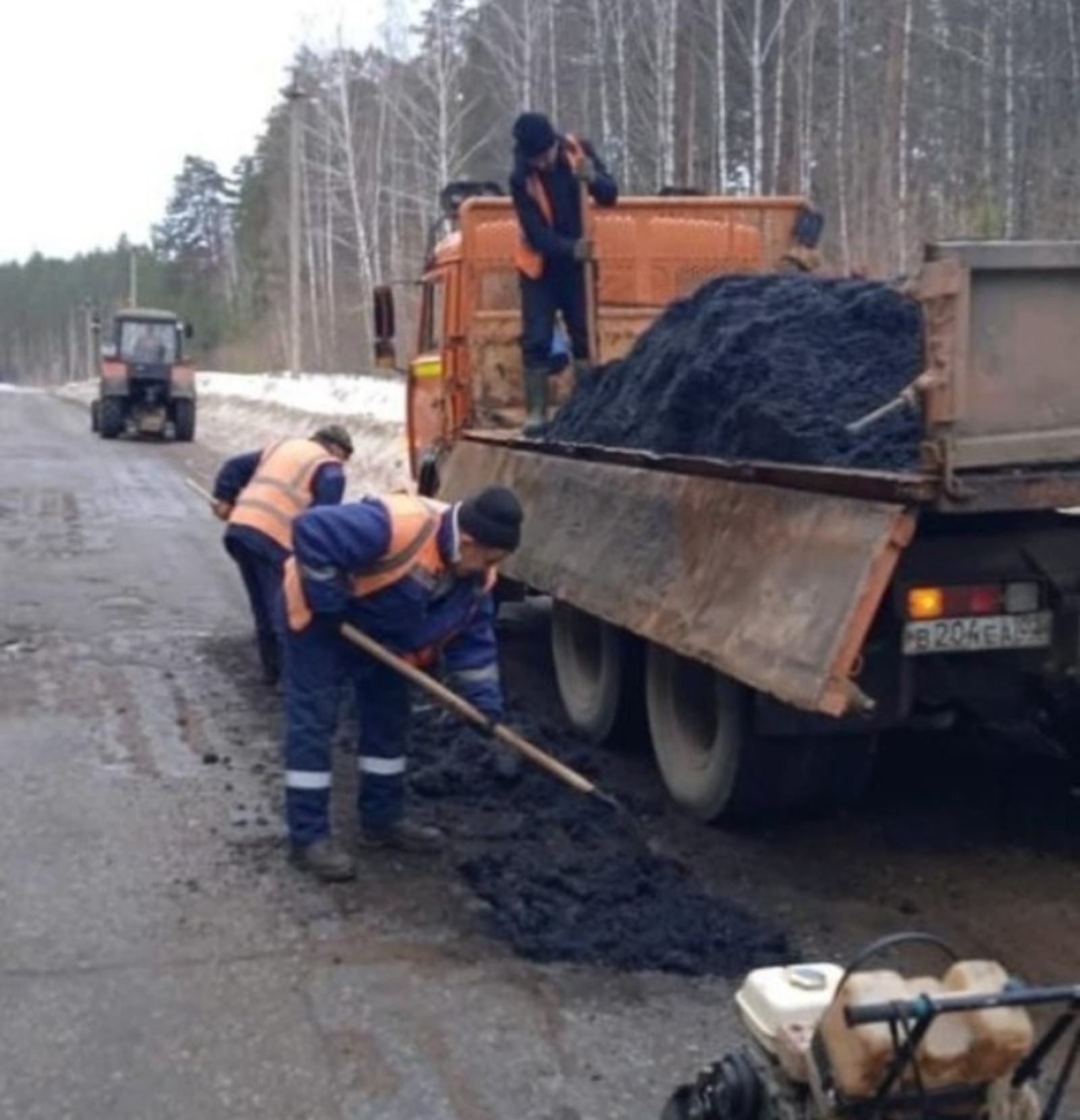 В Башкирии продолжается ямочный ремонт дорог