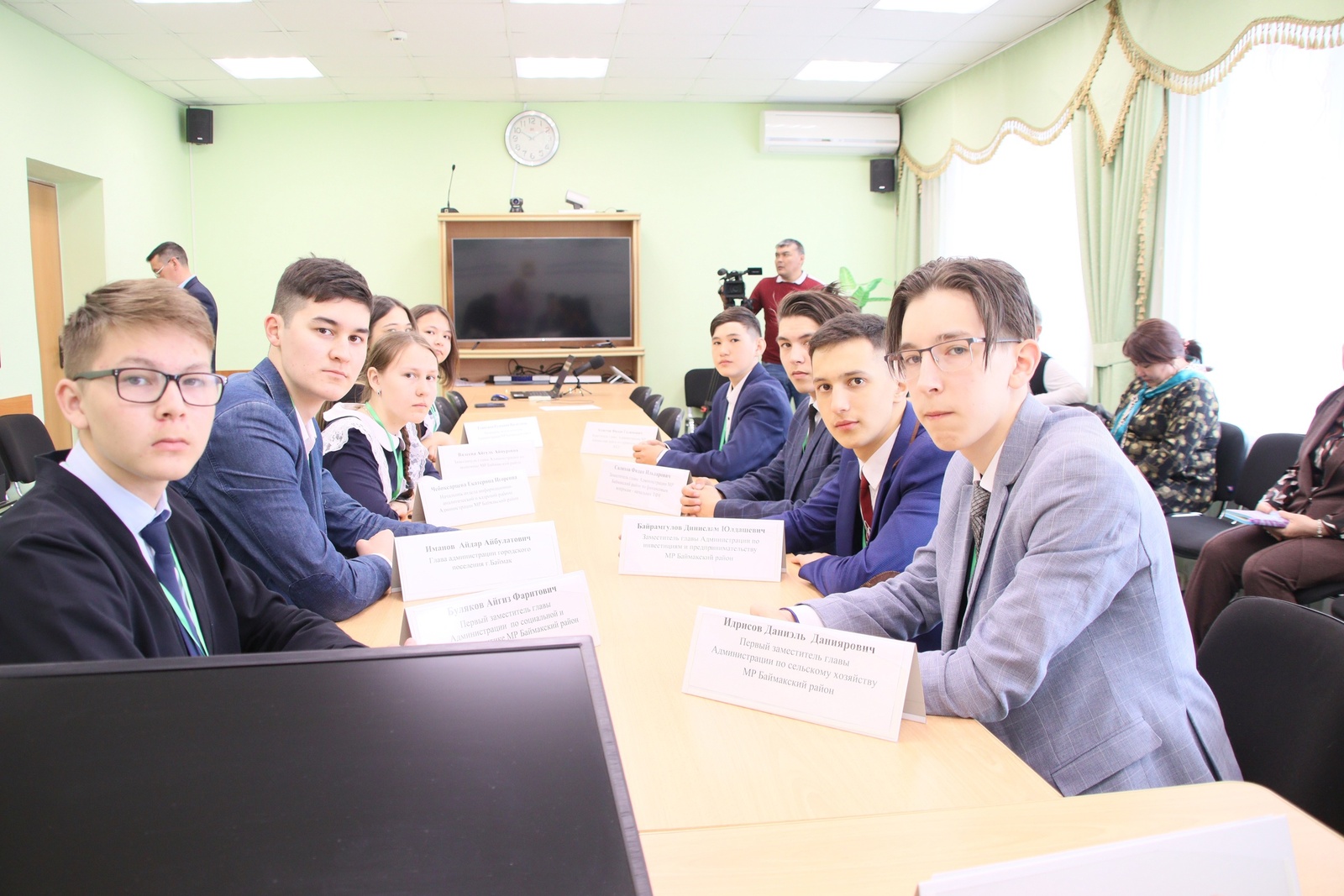 Администрацию Баймакского района возглавили школьники