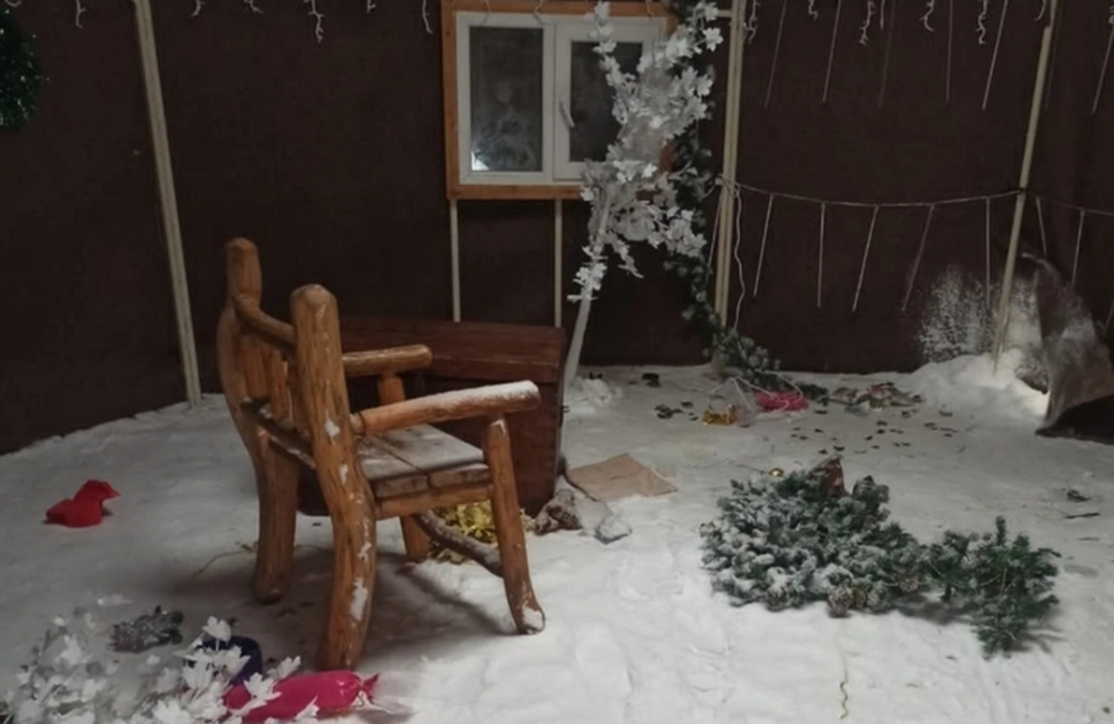 В Башкирии вандалы уничтожили резиденцию Деда Мороза