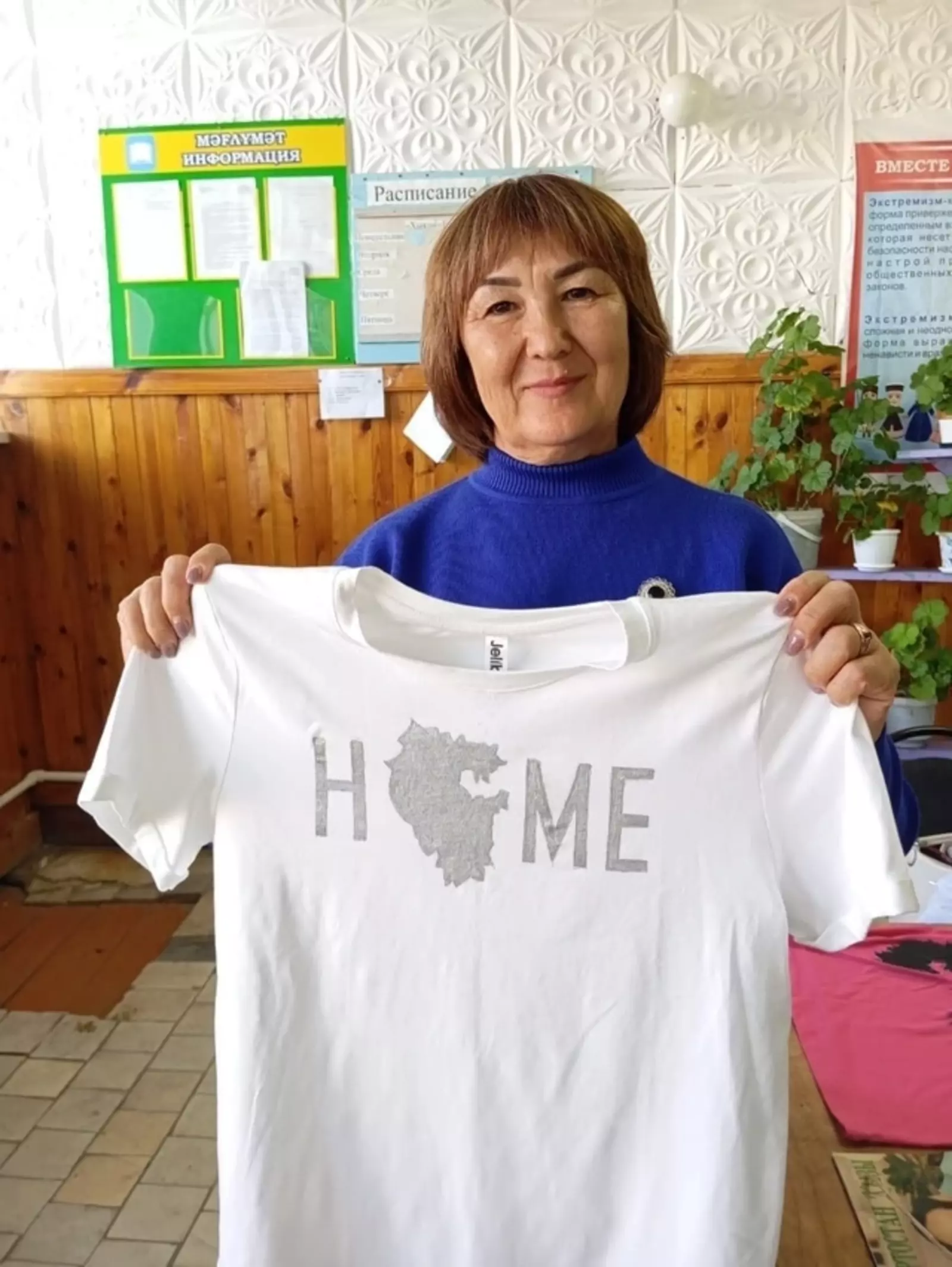 На выборах в селе Яратово Баймакского района показывают мастер-класс по росписи футболок