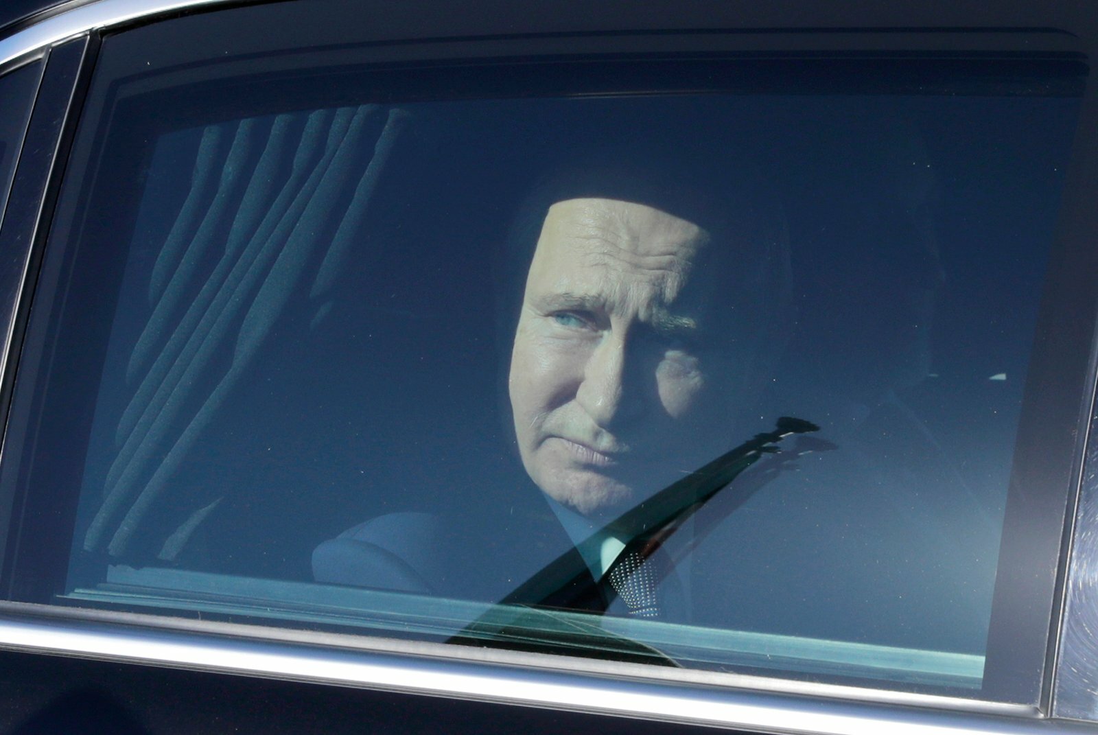 Путин поручил повышать безопасность дорожного движения
